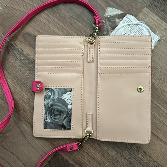 Adrienne Vittadini crossbody wallet - Picture 4 of 6